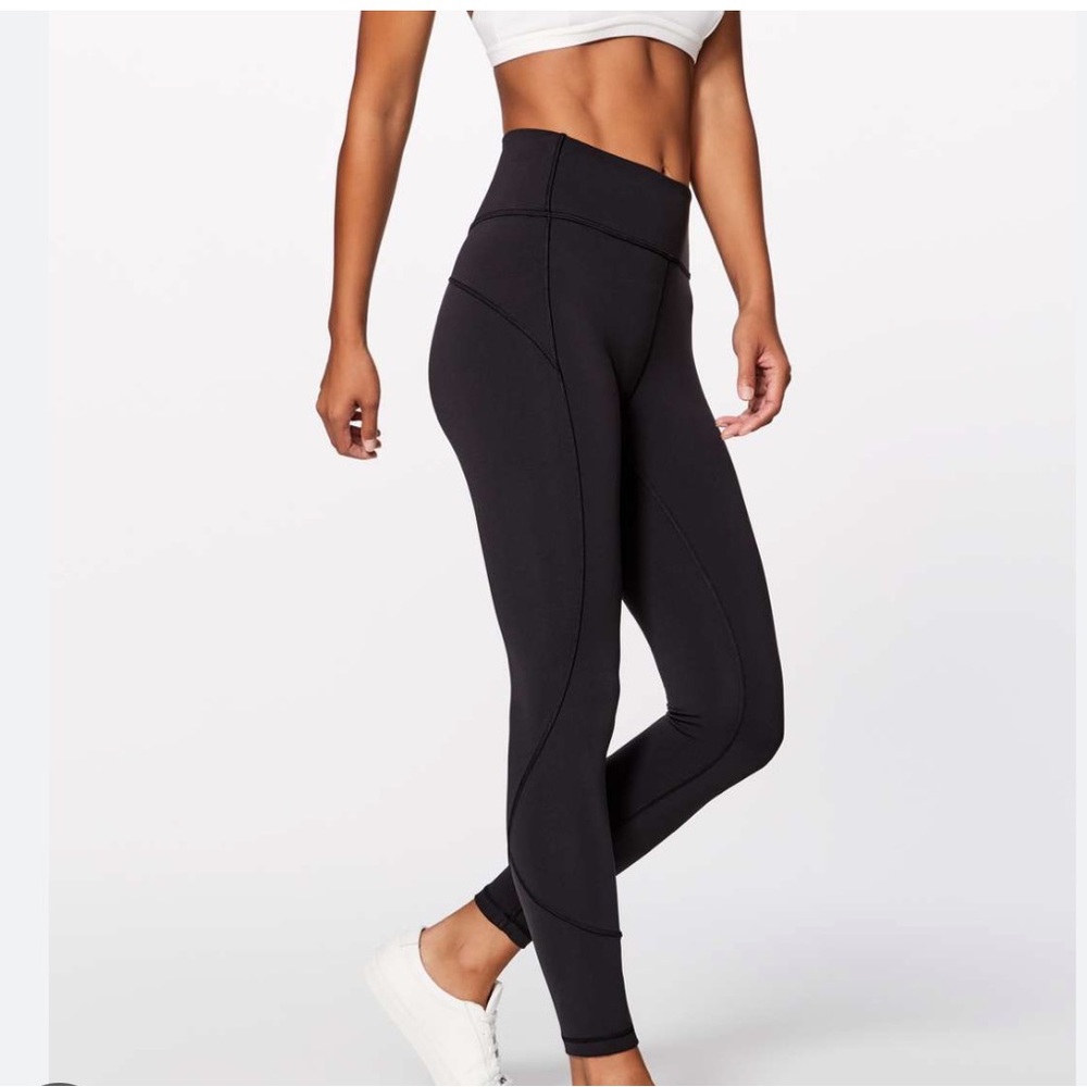 Blk Lululemon in movement leggings 25”